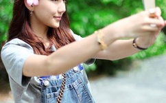 两个男生开车哭声声音